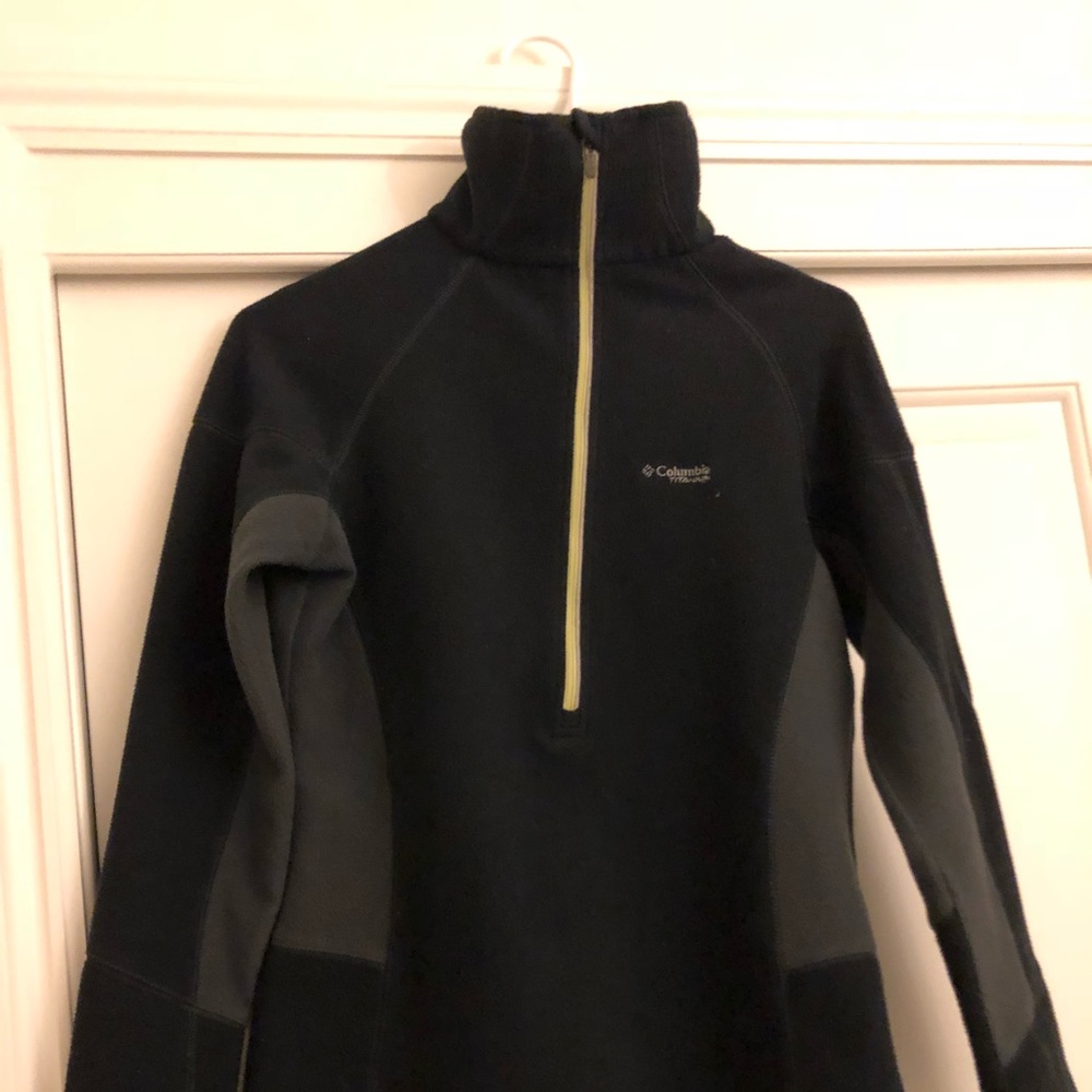 Columbia titanium sweater Size M